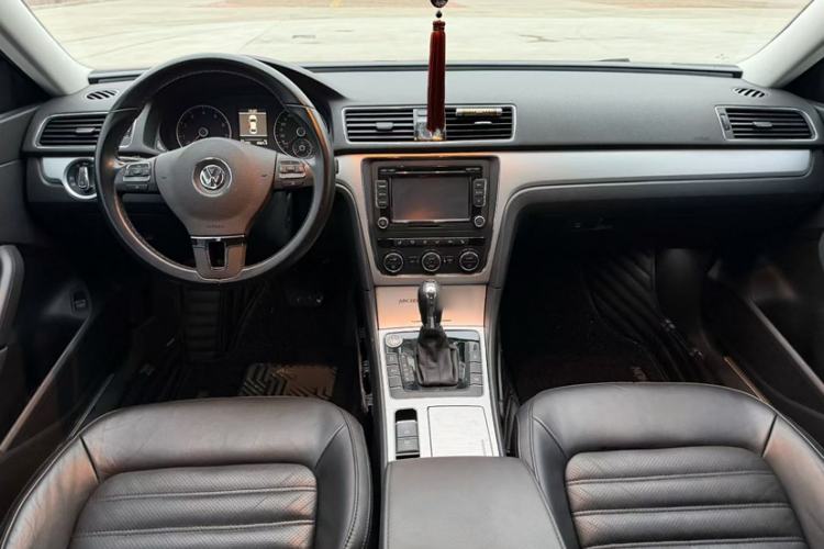 Used Volkswagen Passat 2015 1.8TSI DSG Prestige Edition Interior 2