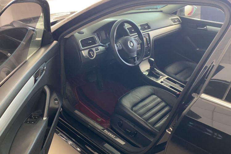 Used Volkswagen Passat 2015 1.8TSI DSG Prestige Edition Interior 2