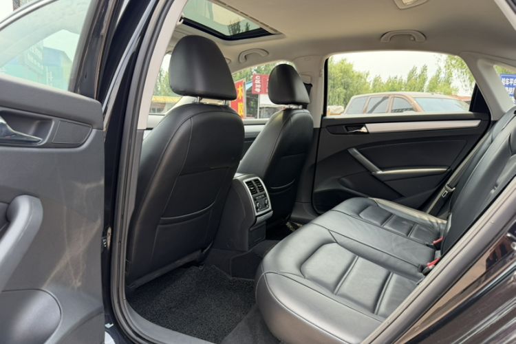 Used Volkswagen Passat 2015 1.8TSI DSG Prestige Edition Interior 3