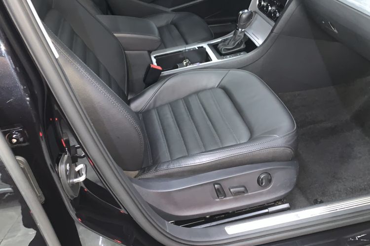 Used Volkswagen Passat 2015 1.8TSI DSG Prestige Edition Interior 3