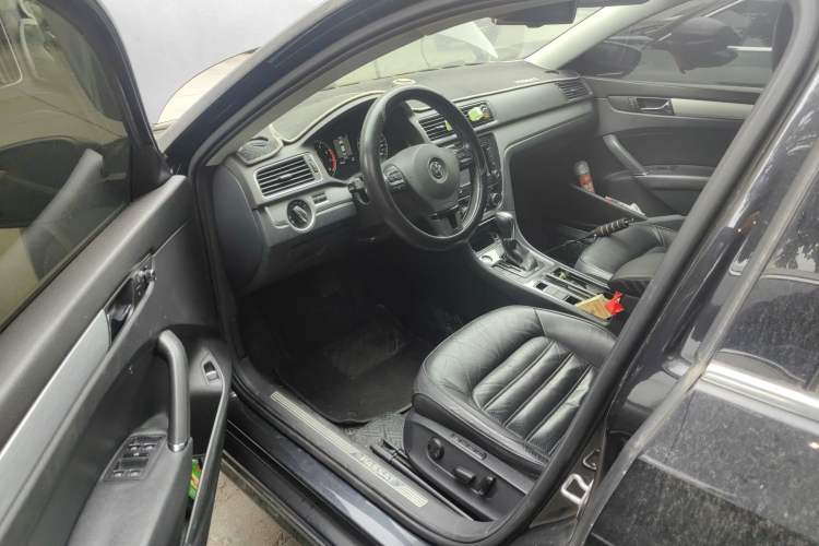 Used Volkswagen Passat 2015 1.8TSI DSG Prestige Edition Interior 3