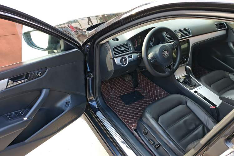 Used Volkswagen Passat 2015 1.8TSI DSG Prestige Edition Interior 3