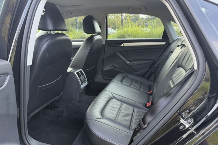 Used Volkswagen Passat 2015 1.8TSI DSG Prestige Edition Interior 6