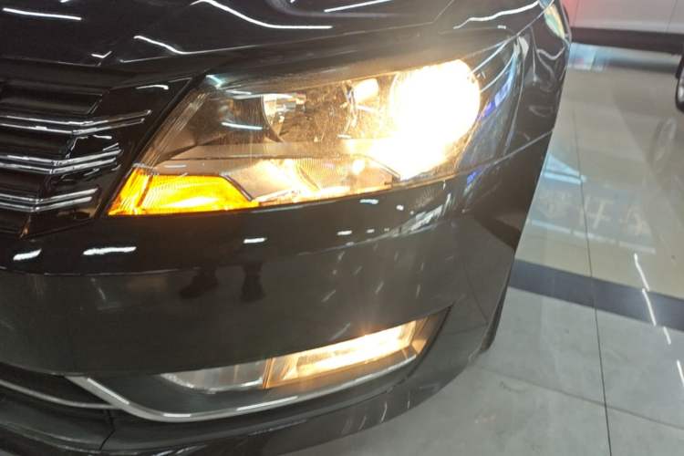 Used Volkswagen Passat 2015 1.8TSI DSG Prestige Edition Left Front Headlight