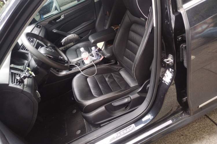 Used Volkswagen Passat 2015 1.8TSI DSG Luxury Edition Left Front Seat