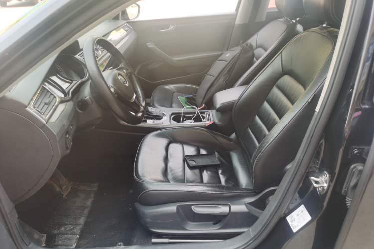 Used Volkswagen Passat  Left Front Seat