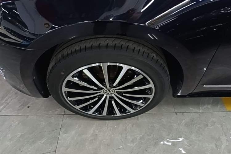 Used Volkswagen Passat 2015 1.8TSI DSG Prestige Edition Left Front Wheel Hub