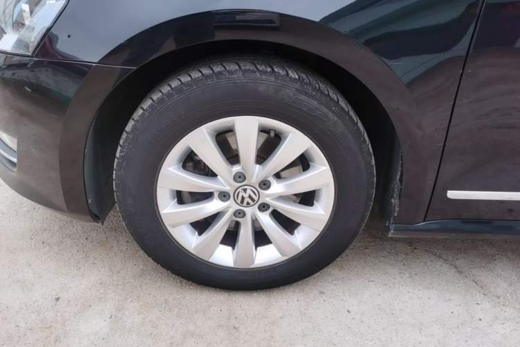 Used Volkswagen Passat 2015 1.8TSI DSG Prestige Edition Left Front Wheel Hub