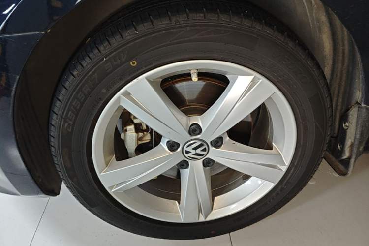 Used Volkswagen Passat 2015 1.8TSI DSG Prestige Edition Left Front Wheel Hub