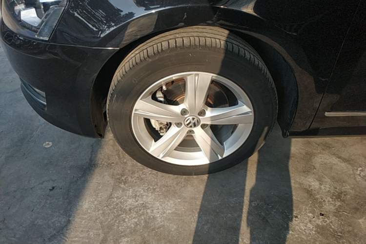 Used Volkswagen Passat 2015 1.8TSI DSG Prestige Edition Left Front Wheel Hub