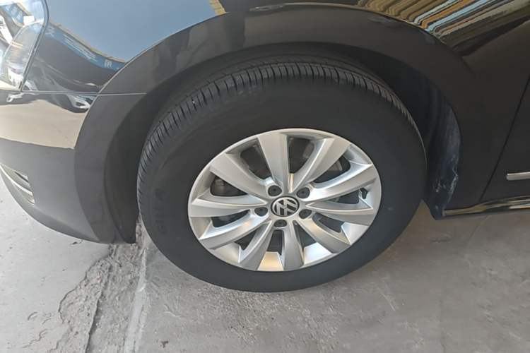 Used Volkswagen Passat 2015 1.8TSI DSG Prestige Edition Left Front Wheel Hub