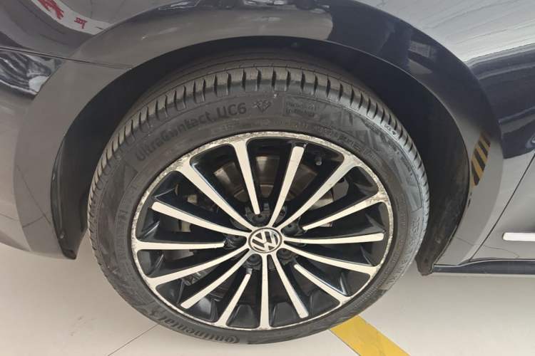 Used Volkswagen Passat 2015 1.8TSI DSG Prestige Edition Left Front Wheel Hub