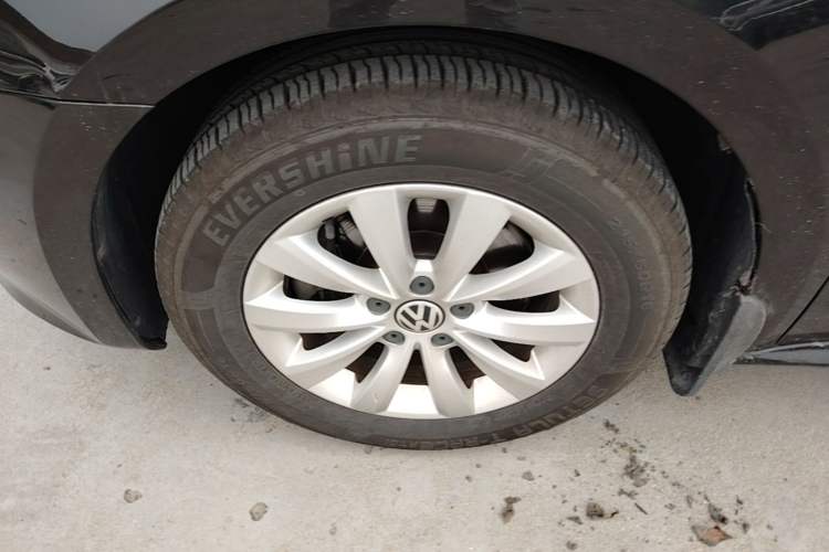 Used Volkswagen Passat 2015 1.8TSI DSG Prestige Edition Left Front Wheel Hub