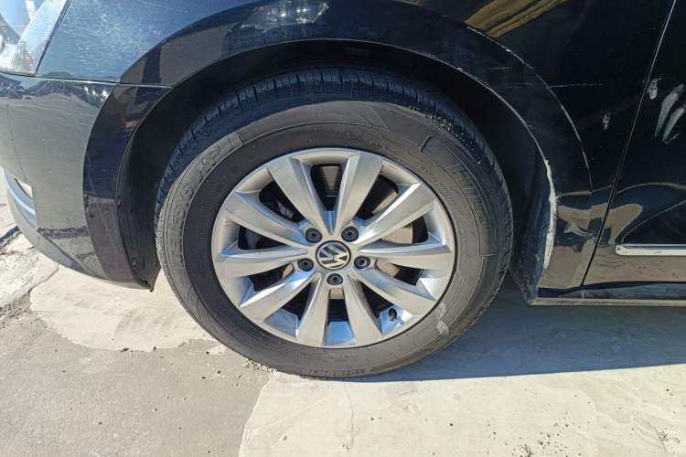 Used Volkswagen Passat 2015 1.8TSI DSG Prestige Edition Left Front Wheel Hub