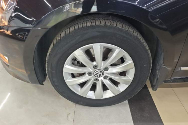 Used Volkswagen Passat 2015 1.8TSI DSG Prestige Edition Left Front Wheel Hub
