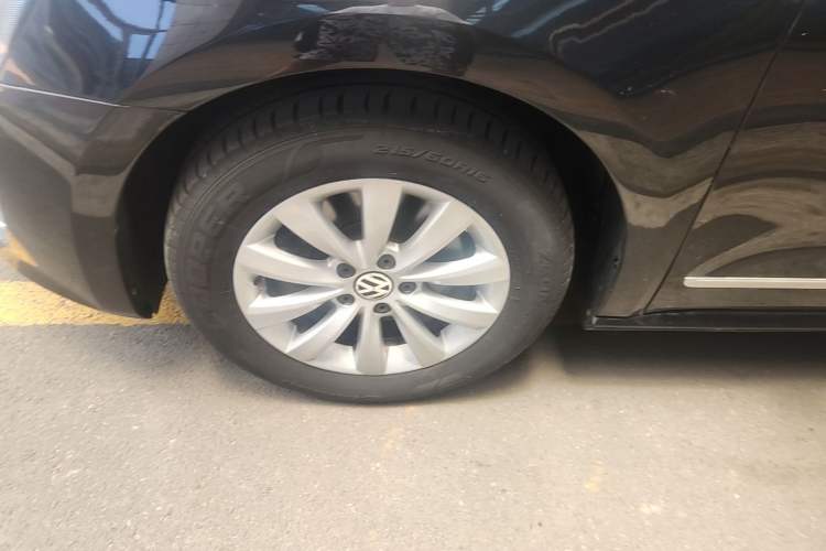 Used Volkswagen Passat 2015 1.8TSI DSG Prestige Edition Left Front Wheel Hub