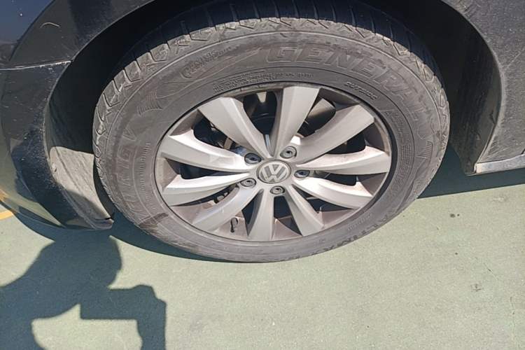 Used Volkswagen Passat 2015 1.8TSI DSG Prestige Edition Left Front Wheel Hub