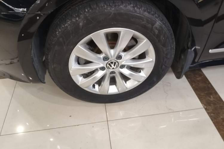 Used Volkswagen Passat 2015 1.8TSI DSG Prestige Edition Left Front Wheel Hub