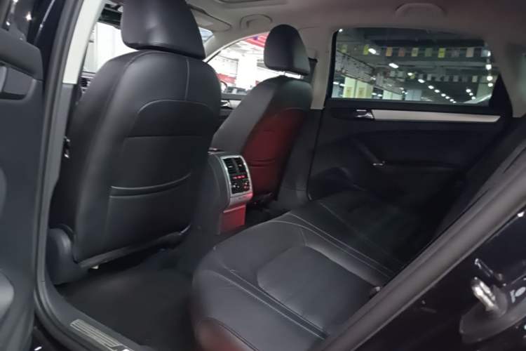 Used Volkswagen Passat 2015 1.8TSI DSG Prestige Edition Left Rear Seat