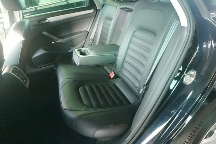 Used Volkswagen Passat 2015 1.8TSI DSG Prestige Edition Left Rear Seat