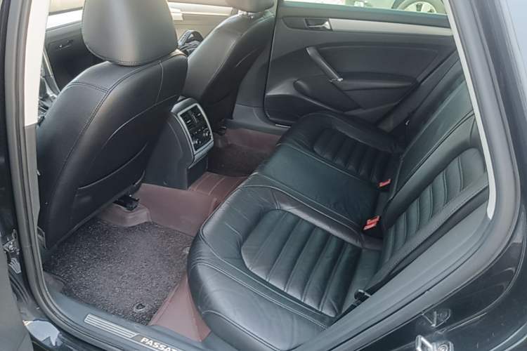 Used Volkswagen Passat 2015 1.8TSI DSG Prestige Edition Left Rear Seat