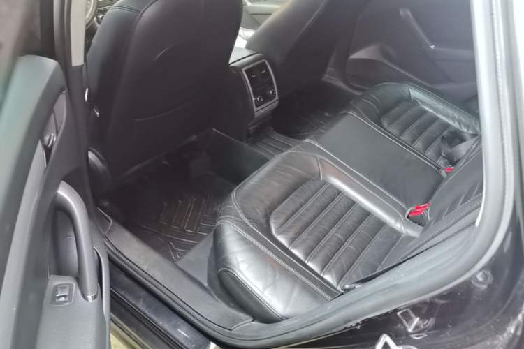 Used Volkswagen Passat 2015 1.8TSI DSG Prestige Edition Left Rear Seat