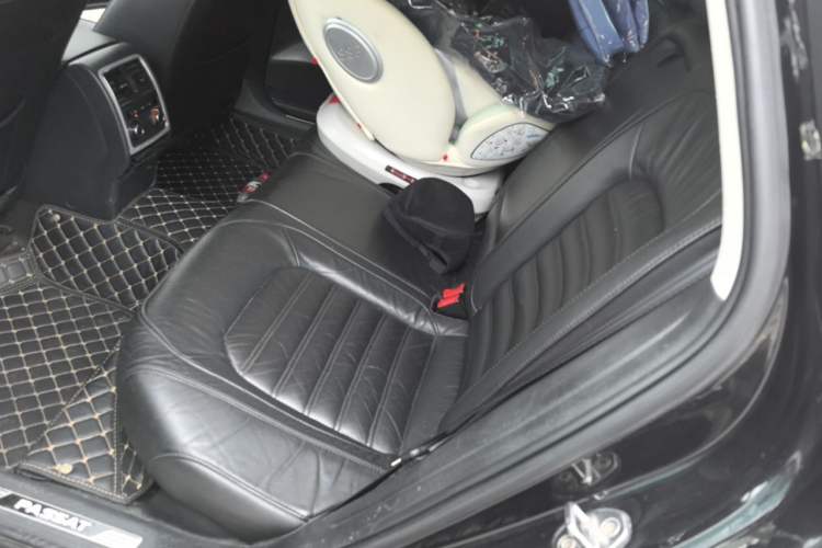 Used Volkswagen Passat 2015 1.8TSI DSG Prestige Edition Left Rear Seat