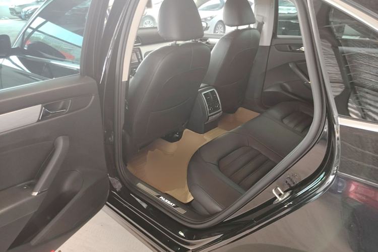 Used Volkswagen Passat 2015 1.8TSI DSG Prestige Edition Left Rear Seat