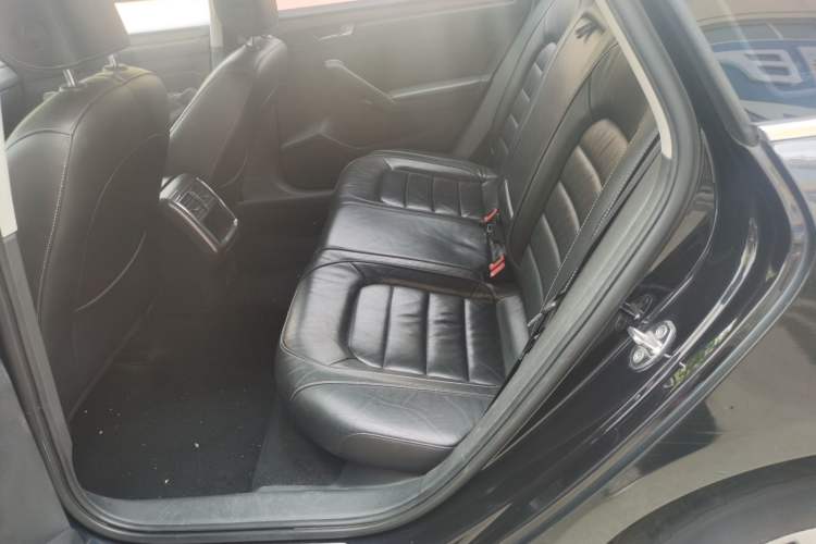 Used Volkswagen Passat  Left Rear Seat