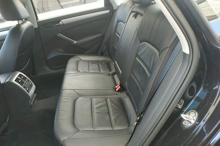 Used Volkswagen Passat 2015 1.8TSI DSG Prestige Edition Left Rear Seat