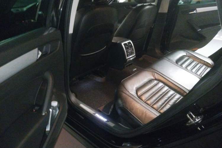 Used Volkswagen Passat 2015 1.8TSI DSG Prestige Edition Left Rear Seat
