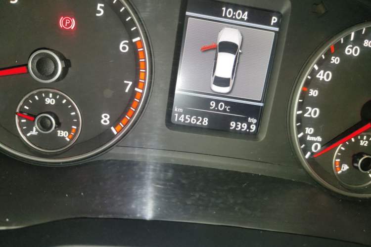 Used Volkswagen Passat 2015 2.0 TSI DSG Prestige Edition Odometer Close Up