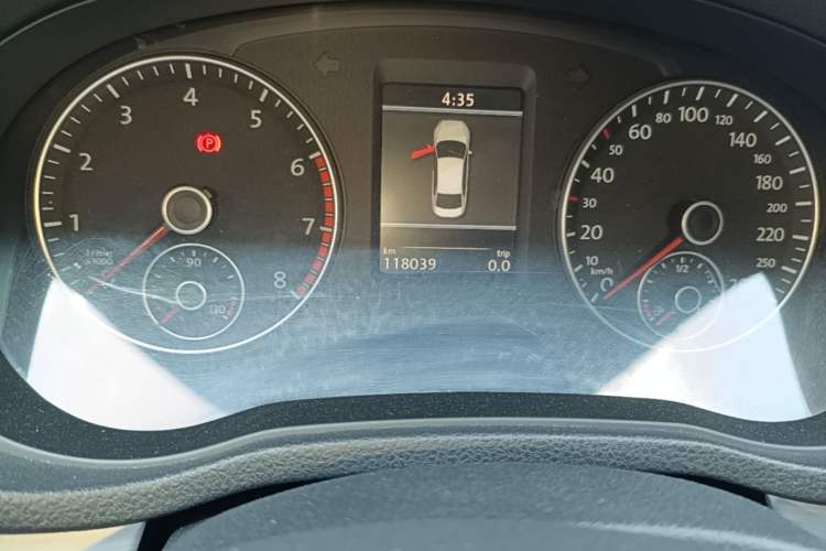 Used Volkswagen Passat 2015 2.0 TSI DSG Prestige Edition Odometer Close Up
