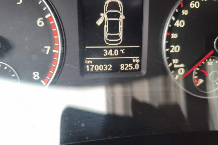 Used Volkswagen Passat 2015 1.8TSI DSG Prestige Edition Odometer Close Up