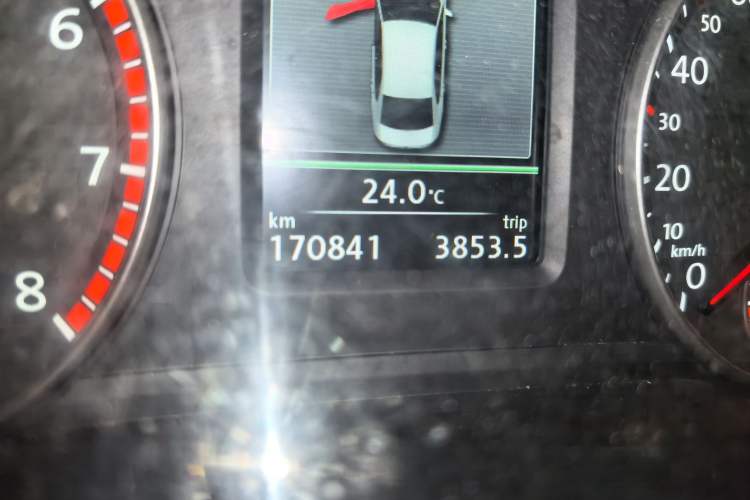 Used Volkswagen Passat 2015 1.8TSI DSG Prestige Edition Odometer Close Up