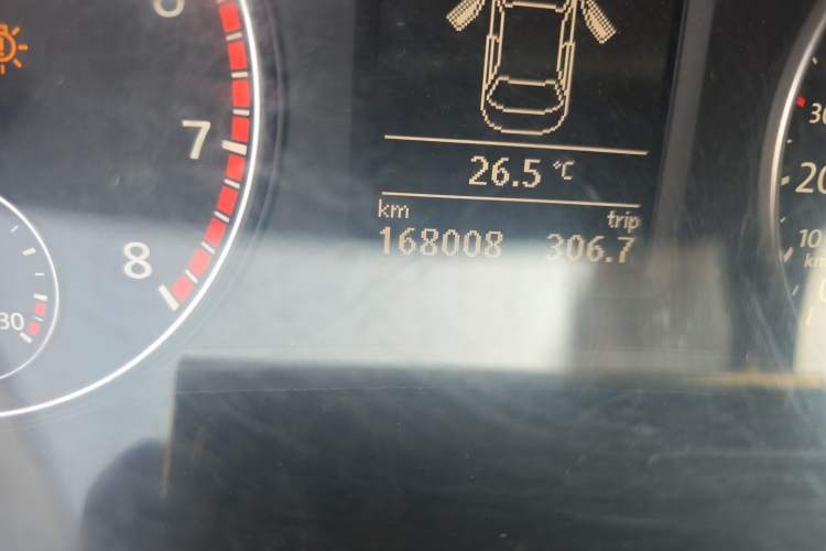 Used Volkswagen Passat 2015 1.8TSI DSG Prestige Edition Odometer Close Up