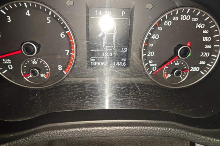 Used Volkswagen Passat 2015 1.8TSI Automatic Prestige Edition Odometer Close Up