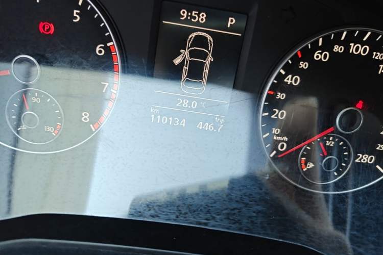 Used Volkswagen Passat 2015 1.8TSI DSG Prestige Edition Odometer Close Up