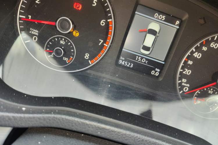 Used Volkswagen Passat 2015 1.8TSI DSG Prestige Edition Odometer Close Up