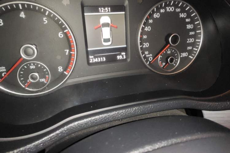 Used Volkswagen Passat 2015 2.0 TSI DSG Prestige Edition Odometer Close Up