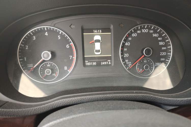 Used Volkswagen Passat 2015 1.8TSI DSG Prestige Edition Odometer Close Up