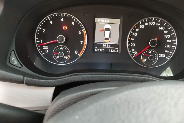 Used Volkswagen Passat 2015 2.0 TSI DSG Prestige Edition Odometer Close Up