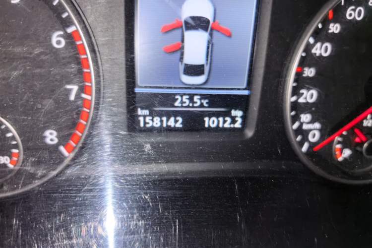 Used Volkswagen Passat 2015 1.8TSI DSG Prestige Edition Odometer Close Up