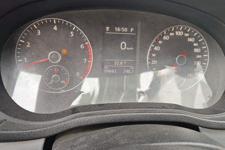 Used Volkswagen Passat 2015 1.8TSI DSG Prestige Edition Odometer Close Up