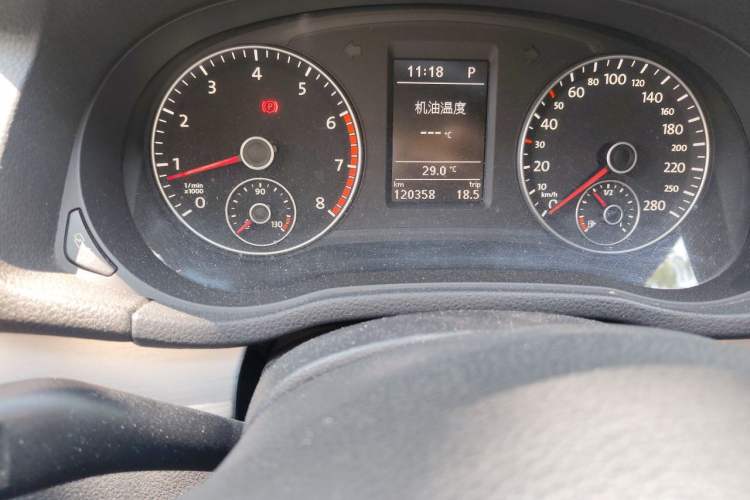 Used Volkswagen Passat 2015 1.8TSI DSG Prestige Edition Odometer Close Up