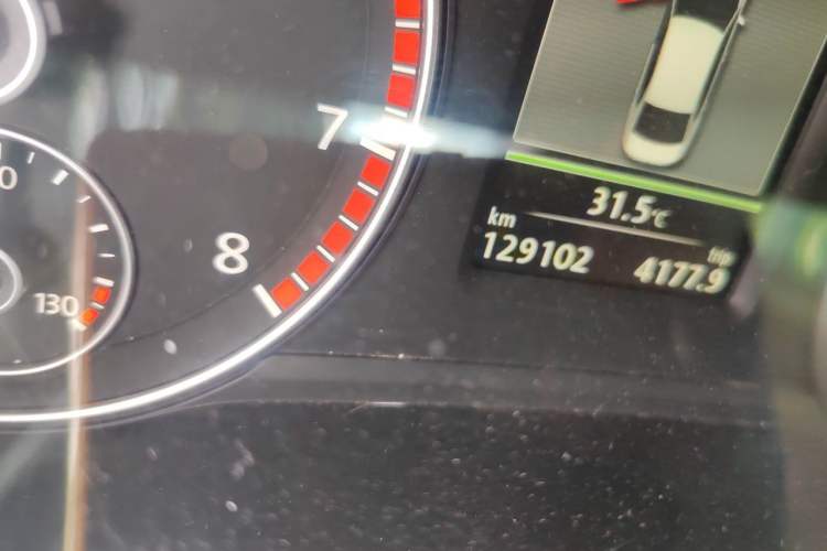Used Volkswagen Passat 2015 1.8TSI DSG Prestige Edition Odometer Close Up