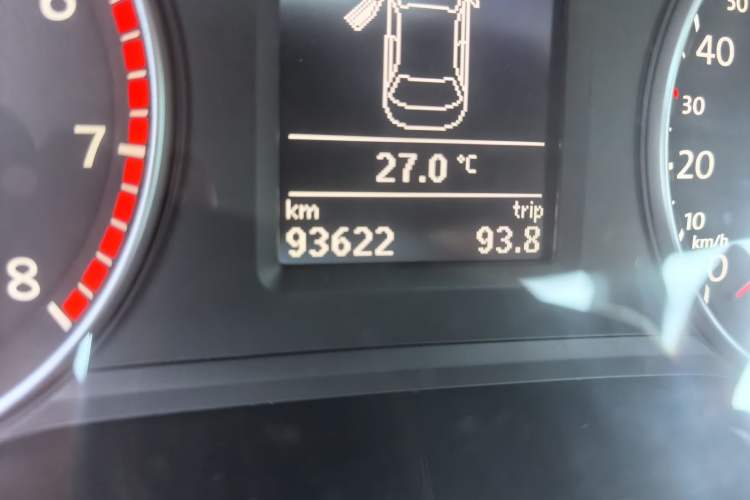 Used Volkswagen Passat 2015 1.8TSI DSG Prestige Edition Odometer Close Up