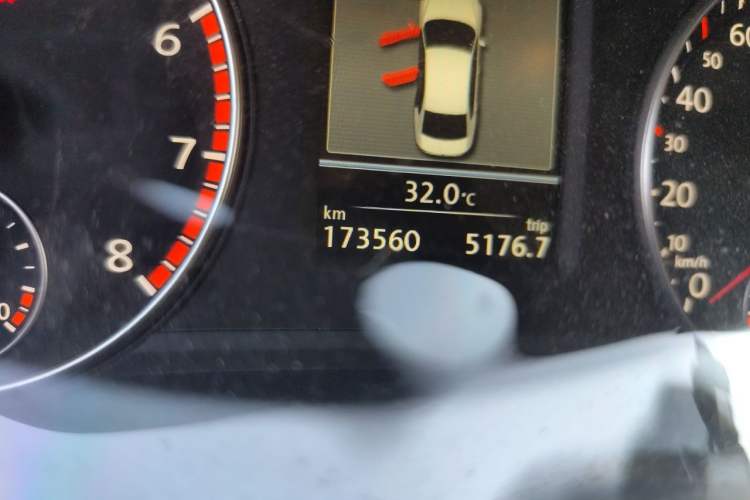 Used Volkswagen Passat 2015 2.0 TSI DSG Prestige Edition Odometer Close Up