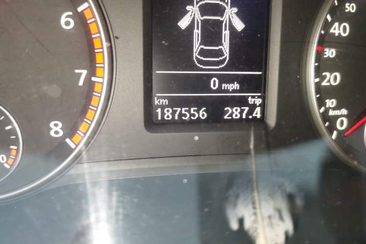 Used Volkswagen Passat 2015 1.8TSI DSG Prestige Edition Odometer Close Up