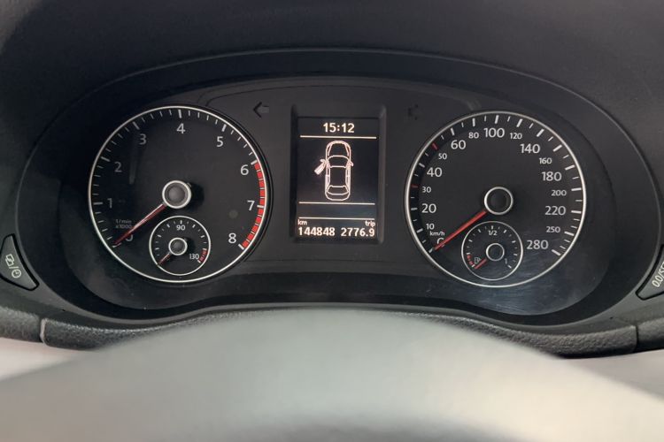 Used Volkswagen Passat 2015 1.8TSI DSG Prestige Edition Odometer Close Up